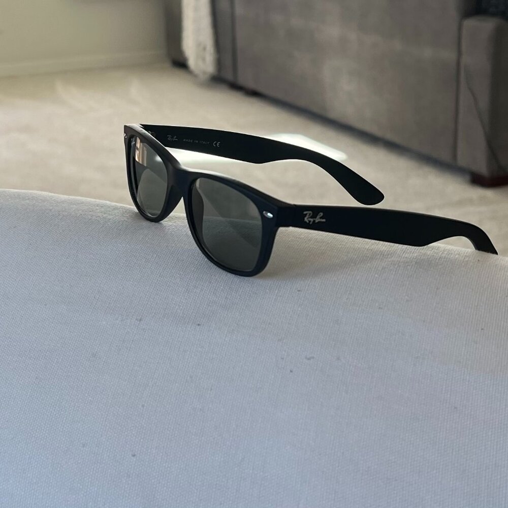 Rayban Sunglasses for Women "New Wayfarer" Classic
